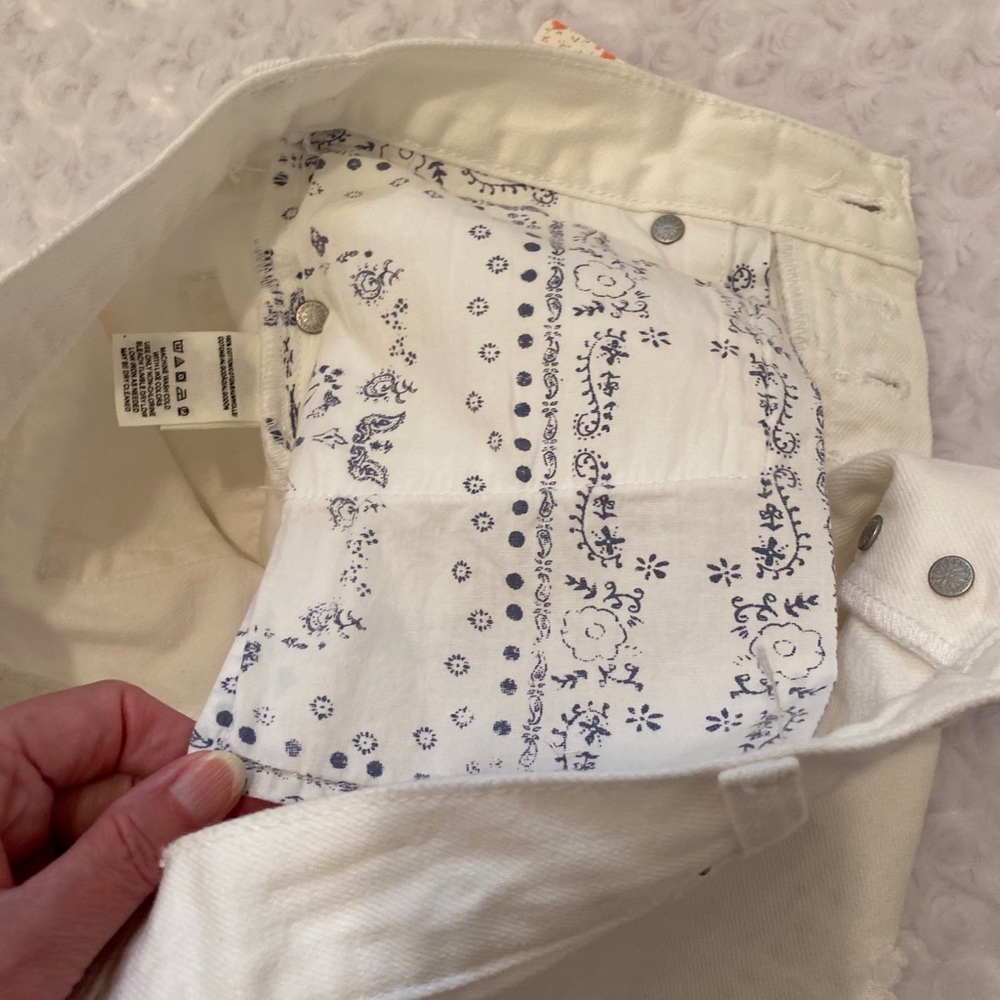 Free People Sofia White Distressed Shorts - 26 - Picture 11 of 13